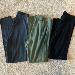 Lot of 3 Old Navy Medium women’s leggings. All EUC minimal wash wear.